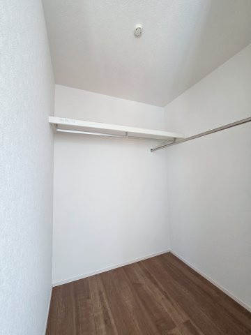 美鈴が丘東二丁目の収納|各居室に機能的なクローゼットを完備。タンスなどの大型家具を買い足す必要がないため、お部屋の面積を最大限に活かせます。