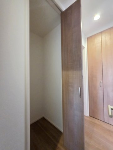 美鈴が丘東二丁目の収納|廊下にも収納スペースがあります