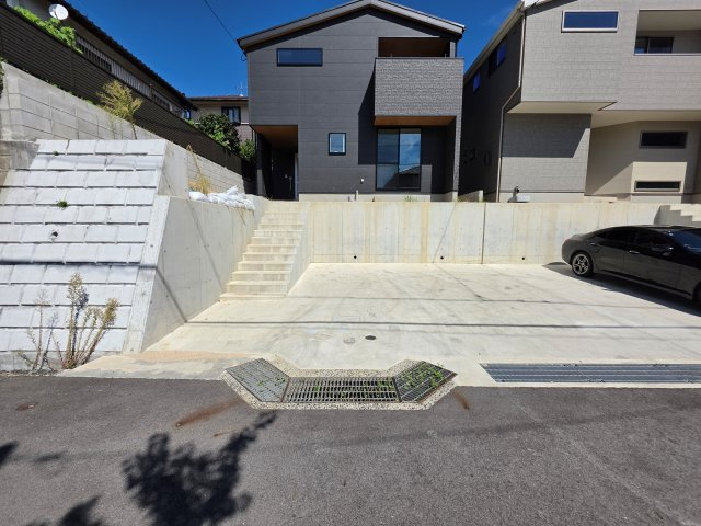 中山鏡が丘の駐車場|駐車は並列二台可能です
