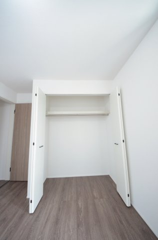 福面二丁目の収納|各居室に機能的なクローゼットを完備。タンスなどの大型家具を買い足す必要がないため、お部屋の面積を最大限に活かせます。