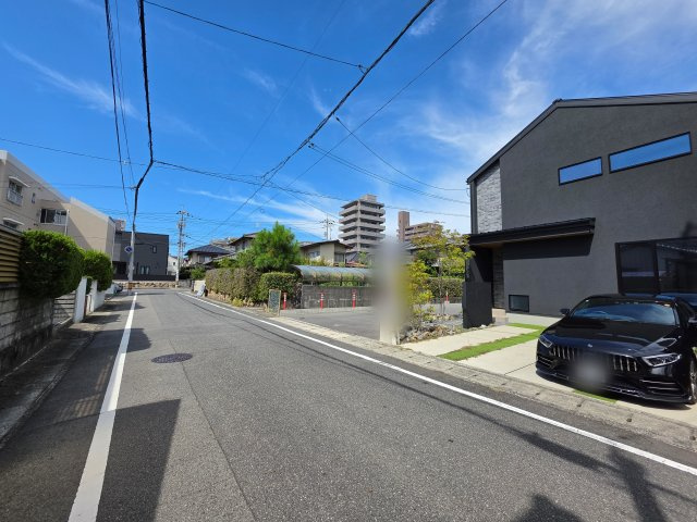 海老園五丁目の前面道路含む現地写真|前面道路は交通量が少なく駐車楽々