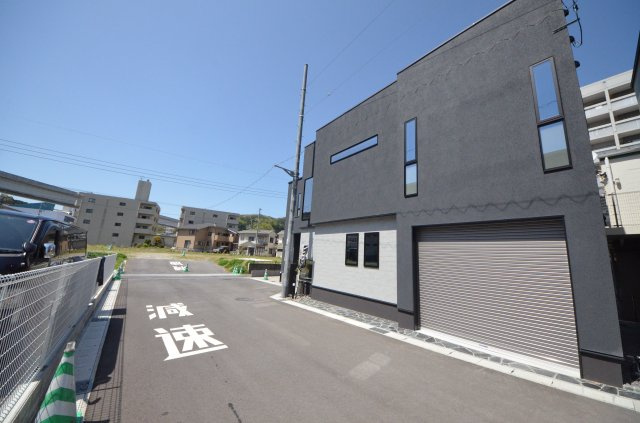 中山西二丁目の前面道路含む現地写真|前面道路は交通量が少なく駐車楽々
駐車は2台可能です