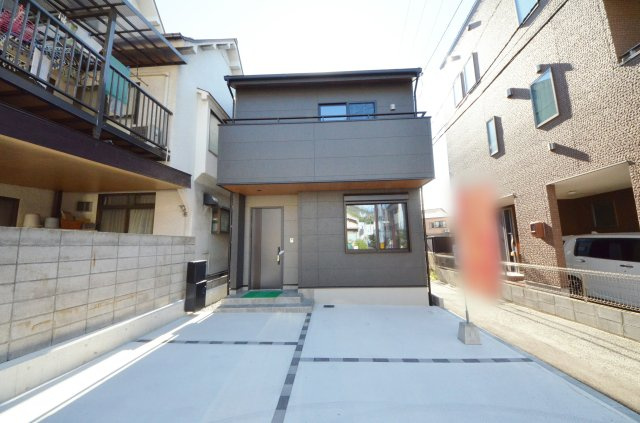草津本町の外観|草津電停徒歩4分、JR新井口駅徒歩17分の平地
駐車は2台可能です