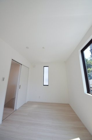 江波二本松2丁目の洋室|各居室に機能的なクローゼットを完備。タンスなどの大型家具を買い足す必要がないため、お部屋の面積を最大限に活かせます。