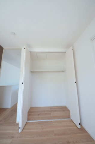宮島口上一丁目の収納|各居室に機能的なクローゼットを完備。タンスなどの大型家具を買い足す必要がないため、お部屋の面積を最大限に活かせます。