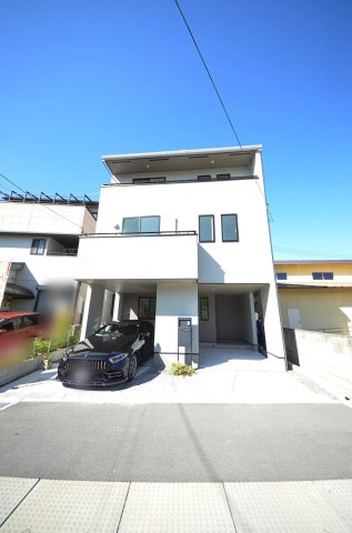 横浜東一丁目の外観|前面道路は交通量も少なく駐車楽々
駐車は2台可能です