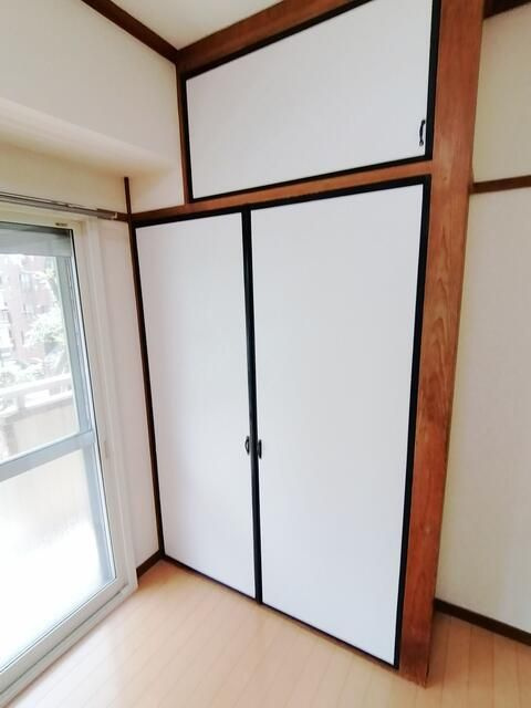 町田ビルの和室|
※写真は建物の標準的な設備になります。
現況と異なる場合、現況を優先いたします。