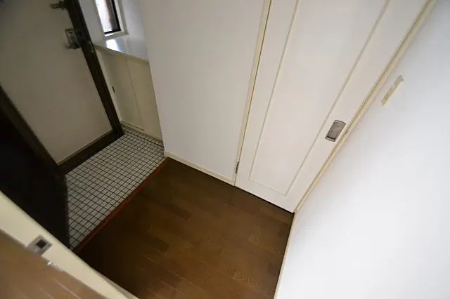 ライオンズマンション六甲口の玄関