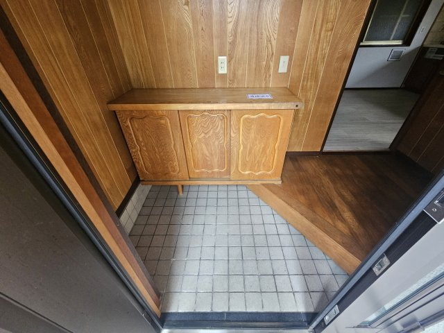 三木市西自由が丘戸建の玄関
