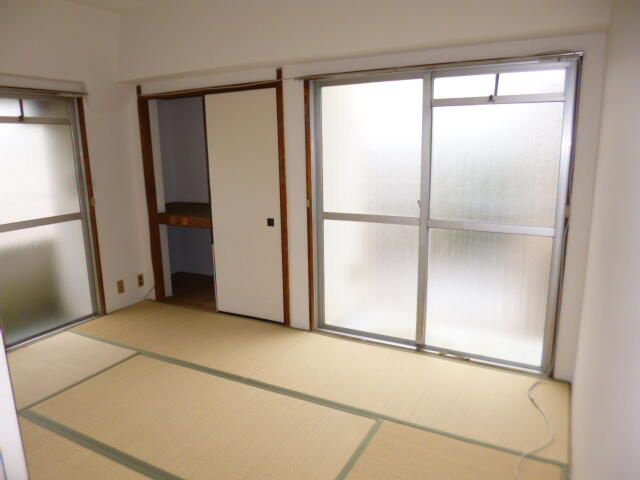 フラッツ東長崎の和室|和室ならではの温かな和の空間で寛ぎの時間を過ごせます