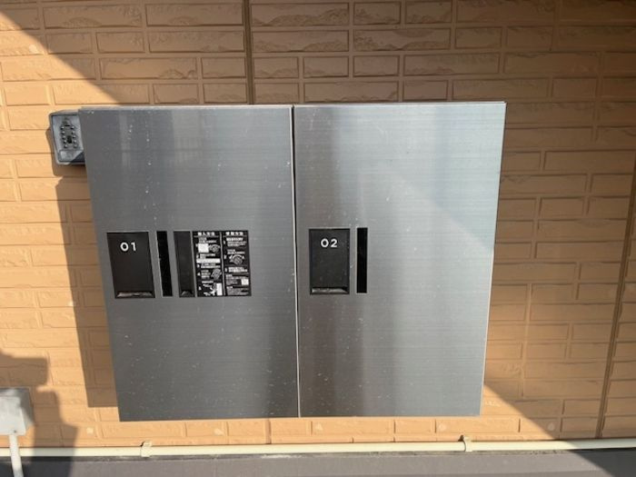 チャーム スクエアーのエントランス|宅配BOX付で荷物の受取に便利です★