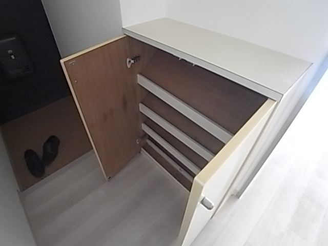 神戸市東灘区田中町１丁目の賃貸マンションの収納