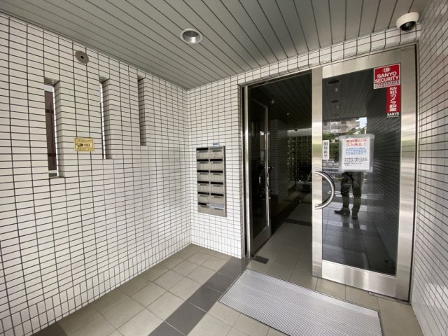 神戸市東灘区田中町１丁目の賃貸マンションのエントランス