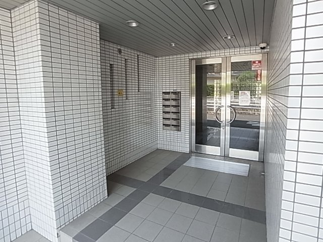 神戸市東灘区田中町１丁目の賃貸マンションのエントランス