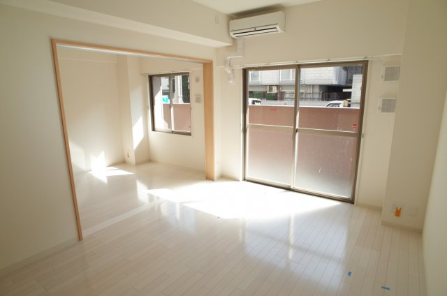 神戸市東灘区本庄町１丁目の賃貸マンションの居間・リビング