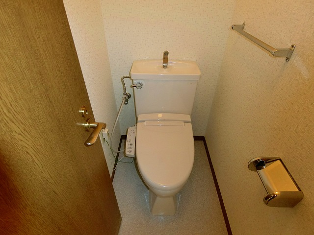 西宮市小松北町１丁目の賃貸マンションのトイレ