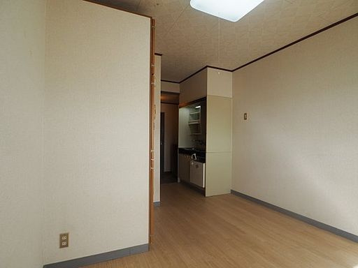 神戸市東灘区西岡本５丁目の賃貸マンションの居間・リビング