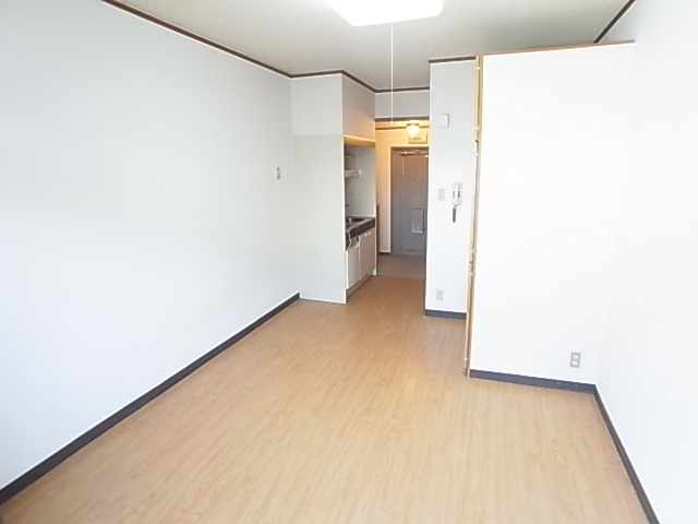 神戸市東灘区西岡本５丁目の賃貸マンションの居間・リビング