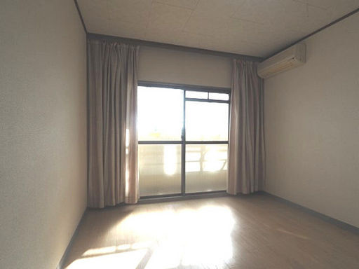 神戸市東灘区西岡本５丁目の賃貸マンションの居間・リビング