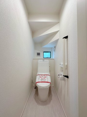 佐伯区美鈴が丘西4丁目のトイレ|1階ウォシュレットトイレ☆
各階にウォシュレットトイレがついています♪