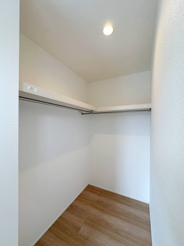 佐伯区美鈴が丘西4丁目の収納|全居室収納☆
7帖の主寝室はたくさん収納できるウォークインクローゼットです♪