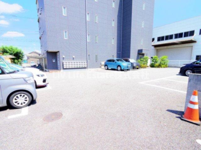 Ｇｅｎｅｓｉｓ　ジェネシスの駐車場