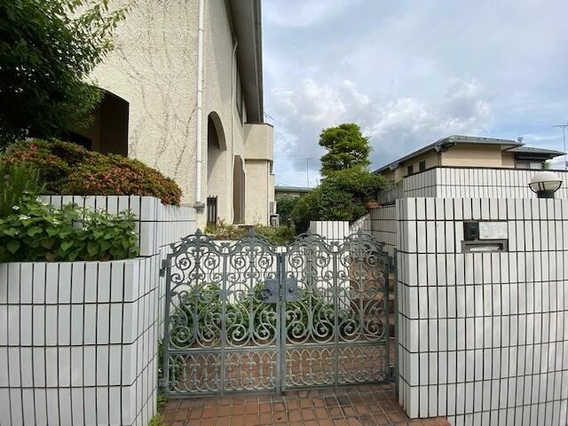 菅田町戸建の玄関
