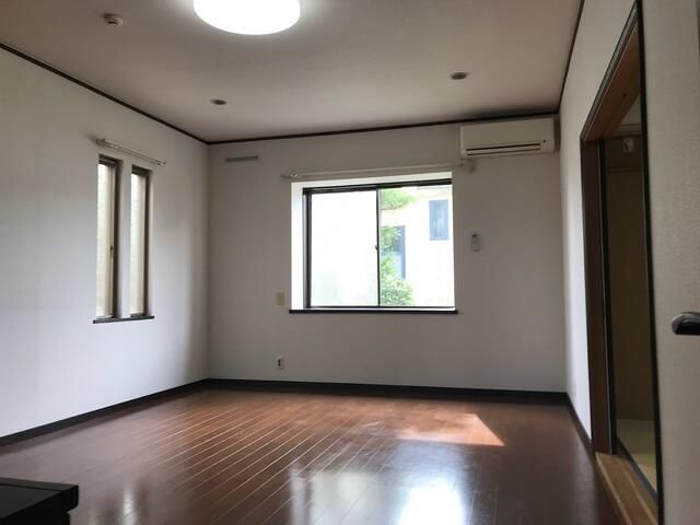 菅田町戸建の居間・リビング