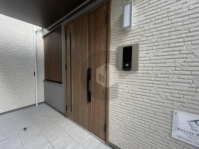 ロイヤルハイツ俊徳道のエントランス