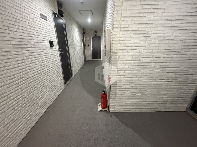 ロイヤルハイツ俊徳道のロビー