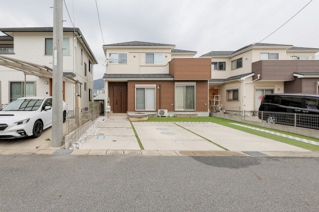 東広島市八本松飯田7丁目の駐車場|並列3台駐車可能！ゆとりのカースペース♪