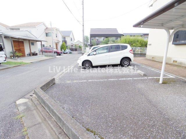 ヴィラあかねFの駐車場