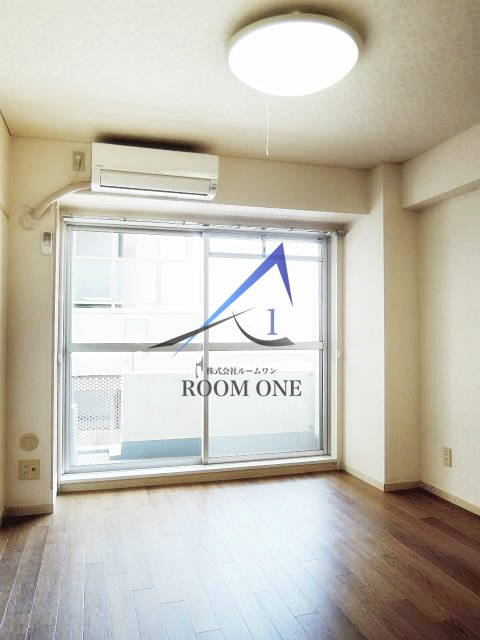 ベルメゾンヒカリ の居間・リビング|洋室のお部屋です。