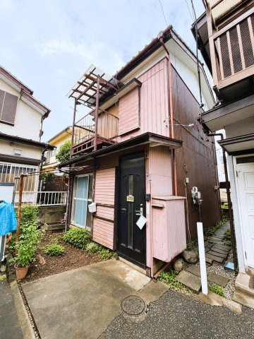 ～商業施設や公園が整う場所～　埼玉県ふじみ野市亀久保　の外観|落ち着いた色調の外観で前庭スペースがありガーデニングも楽しめます