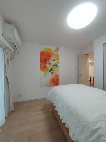 日商岩井北浦和マンションB棟の居間・リビング|洋室6.8帖　リビングと繋がっていますが、扉で仕切られています。