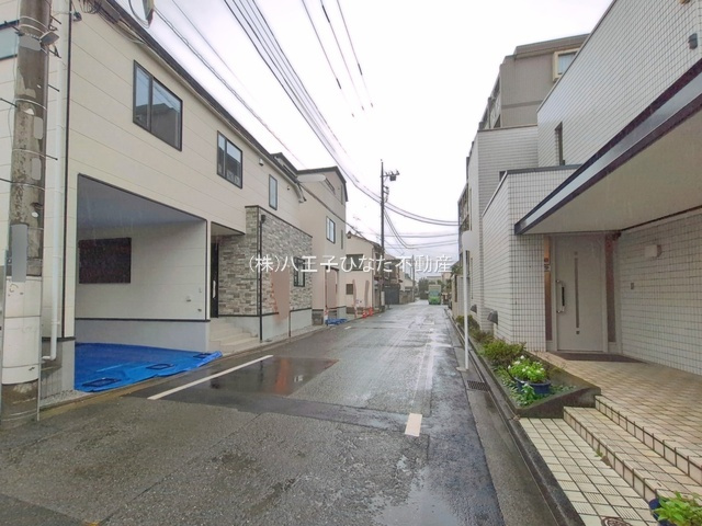 『八王子市新築戸建て』八王子市本町32-9【仲介手数料無料】　５期の前面道路含む現地写真|～仲介手数料無料☆八王子ひなた不動産～八王子市本町　新築戸建て