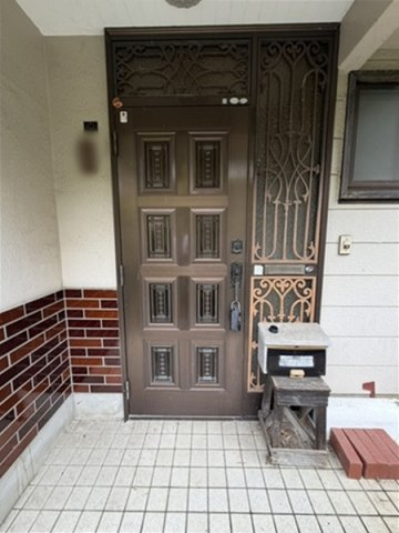 細江町中川戸建てのエントランス