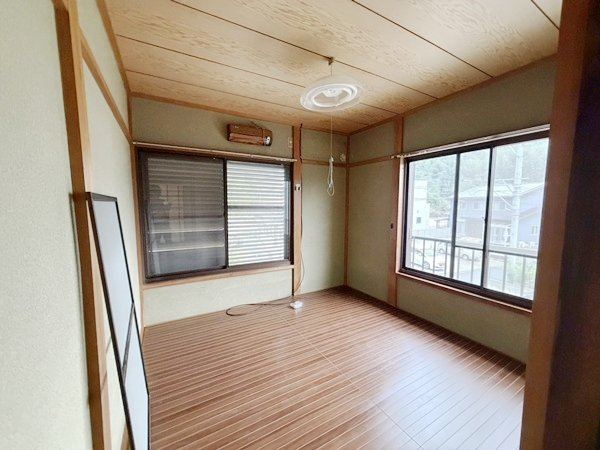 細江町中川戸建ての洋室