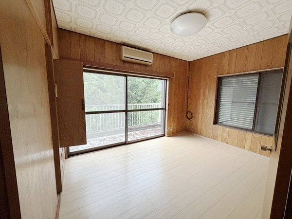 細江町中川戸建ての洋室