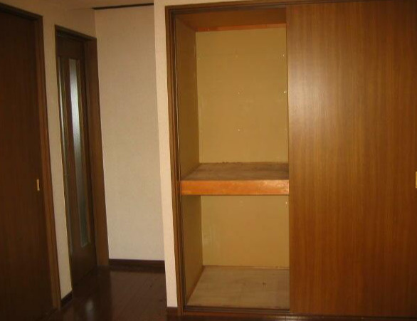 世田谷区南烏山４丁目の賃貸マンションの収納