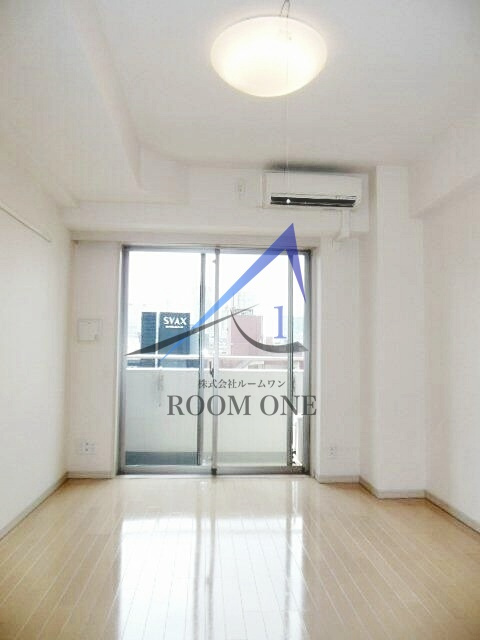 ガーラ・ステーション新宿御苑前の居間・リビング|洋室のお部屋です。