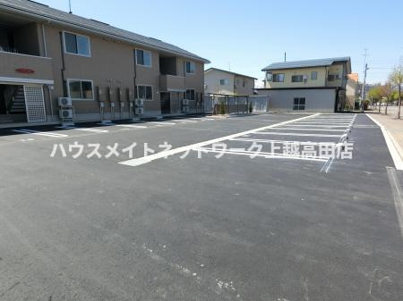 シェノン子安の駐車場|消雪付駐車場