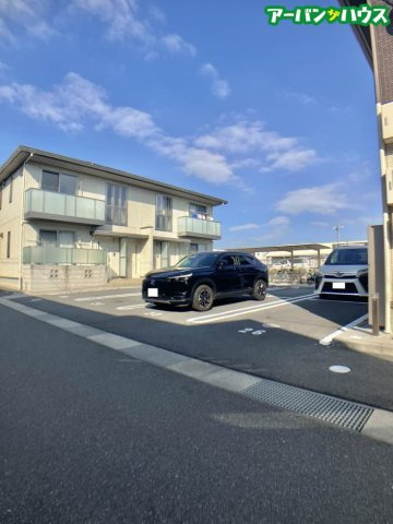ＲＡＩＮＢＯＷ中島Ｂ棟の駐車場