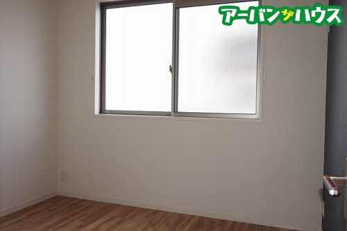 ＲＡＩＮＢＯＷ中島Ｂ棟の洋室