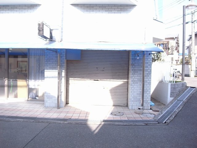 豊中市上野東３丁目の店舗一部