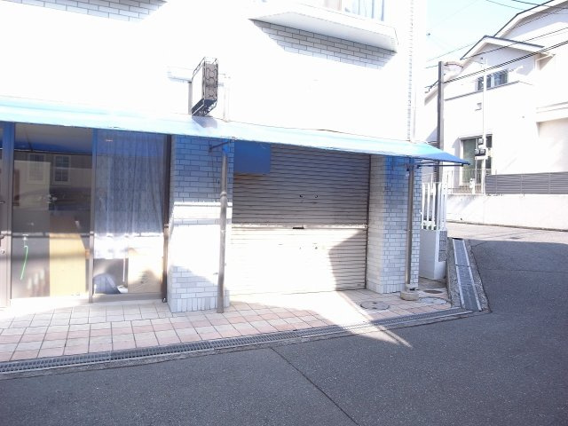 豊中市上野東３丁目の店舗一部