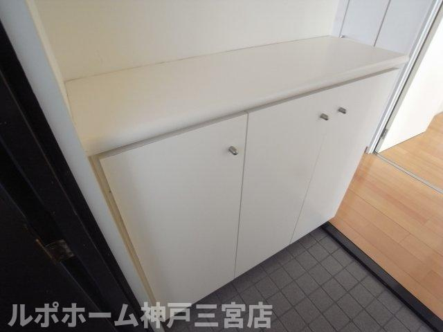 シティハイツ諏訪山の玄関