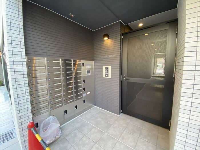 ＴＲＥ ＬＵＣＥ横濱関内のエントランス