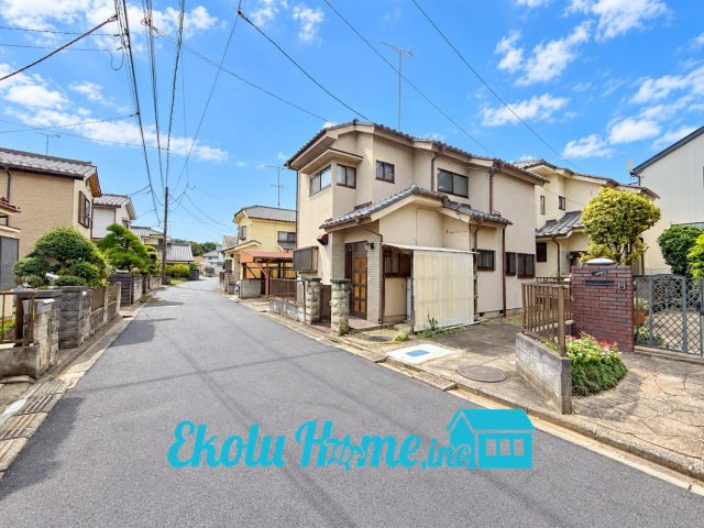 中古戸建て　あきる野市牛沼の前面道路含む現地写真|☆リフォーム前写真☆ ※空はCG加工しています。 (2026年9月撮影)