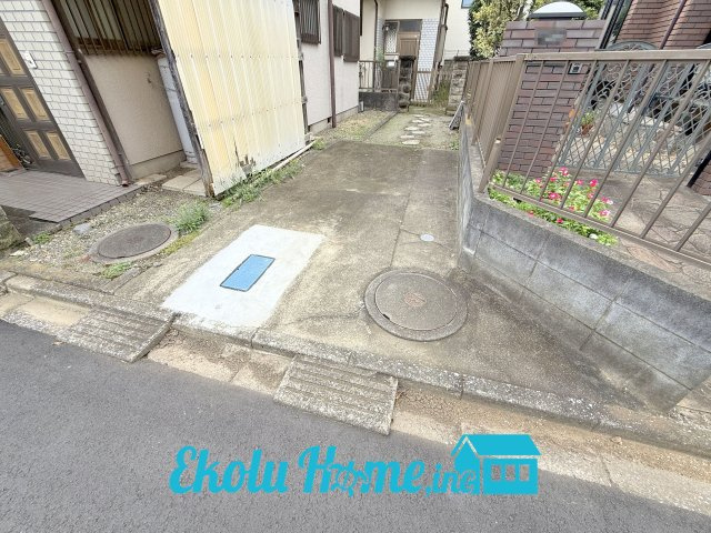 中古戸建て　あきる野市牛沼の駐車場|☆リフォーム前写真☆ (2026年9月撮影)